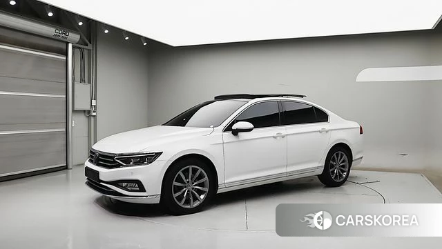 Volkswagen Passat GT (B8) 2022 Белый из Кореи