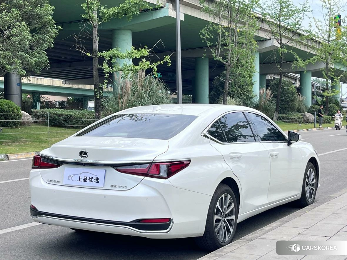 Lexus ES 2023 Белый из Китая