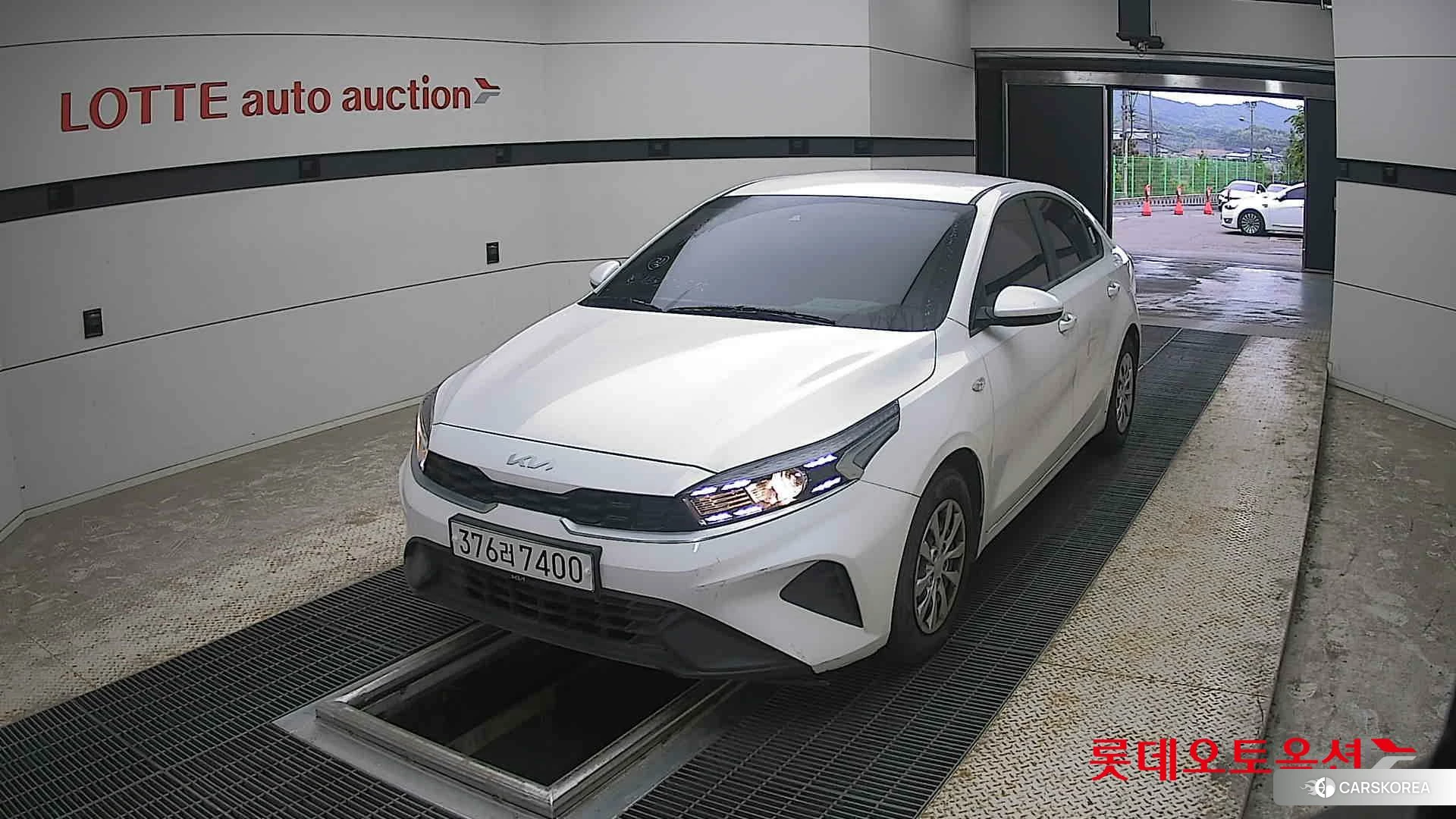 Kia K3 2022 Snow White Pearl из Кореи