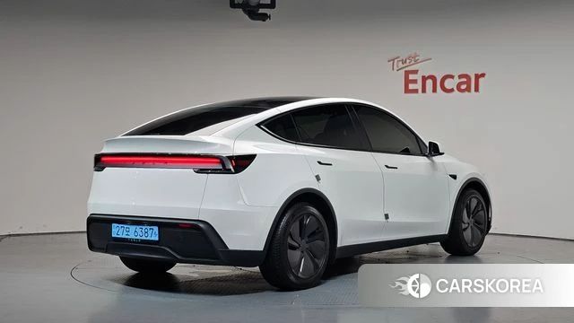Tesla Model Y 2025 Белый из Кореи