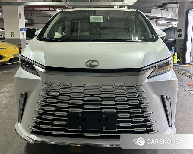 Lexus LM 2025 Белый из Китая