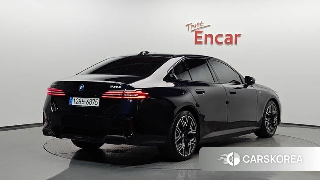 BMW 5 Series (G60) 2025 Черный из Кореи