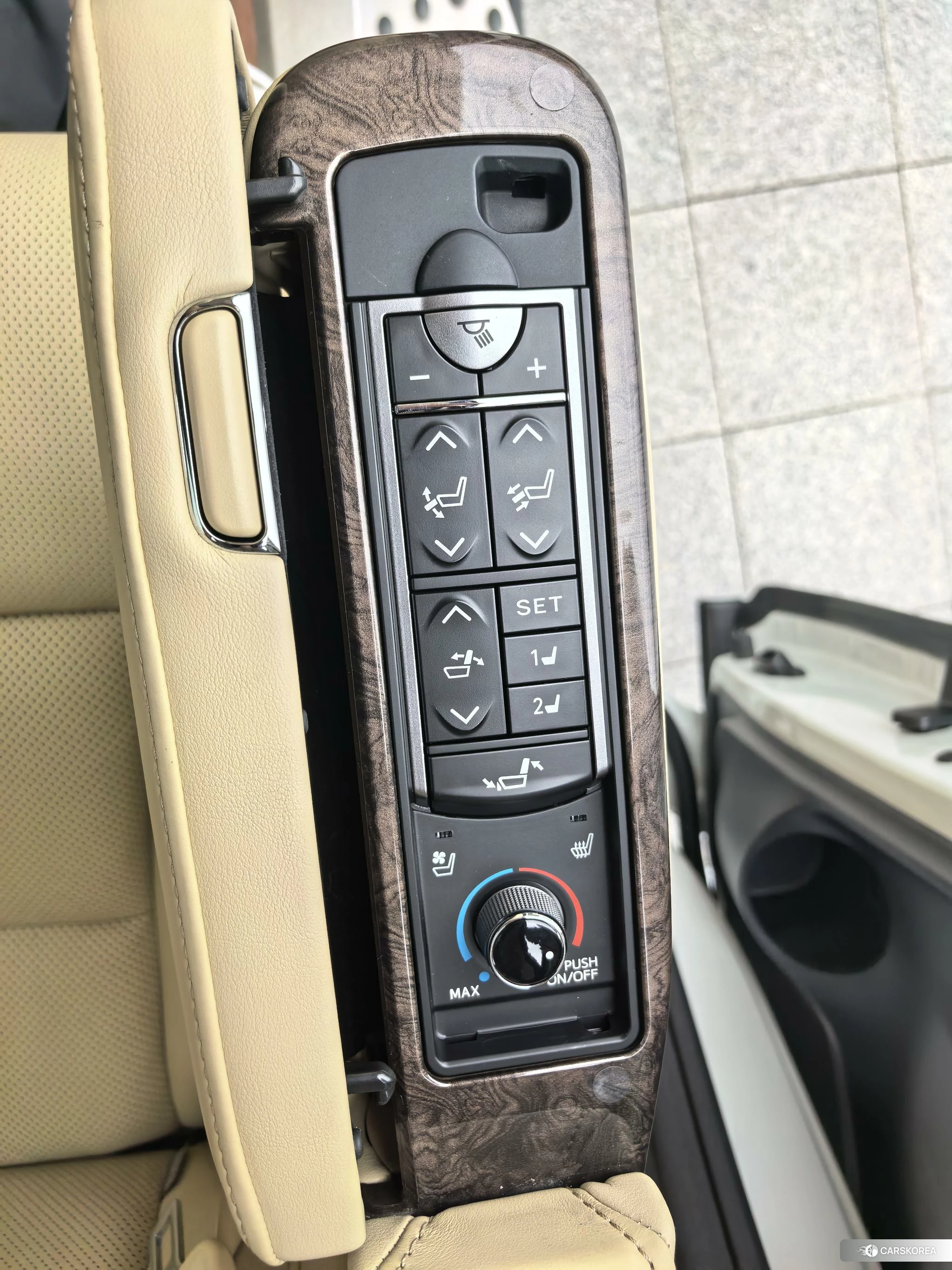 Toyota Elfa 2021 Белый из Китая