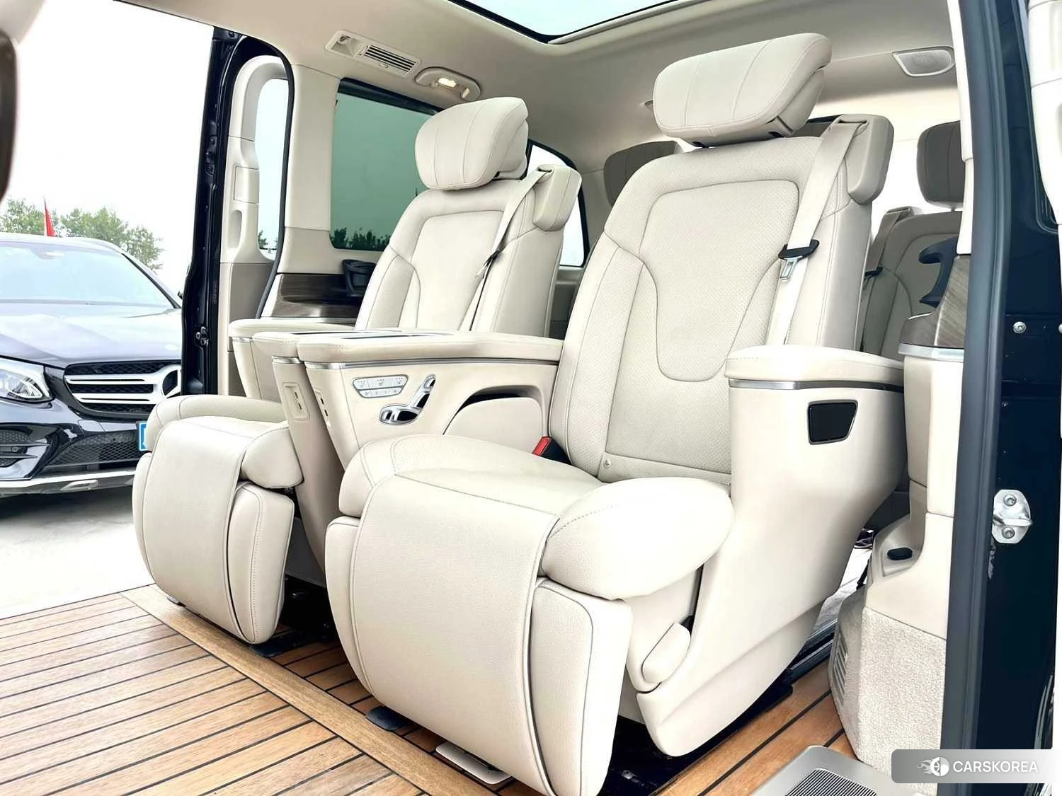 Mercedes-Benz V-class 2022 Черный из Китая