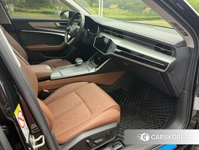 Audi A6L 2021 Черный из Китая