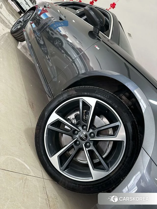 Audi A4L 2024 Темно-серый из Китая