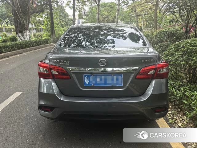 Nissan Xuan Yi 2023 Темно-серый из Китая