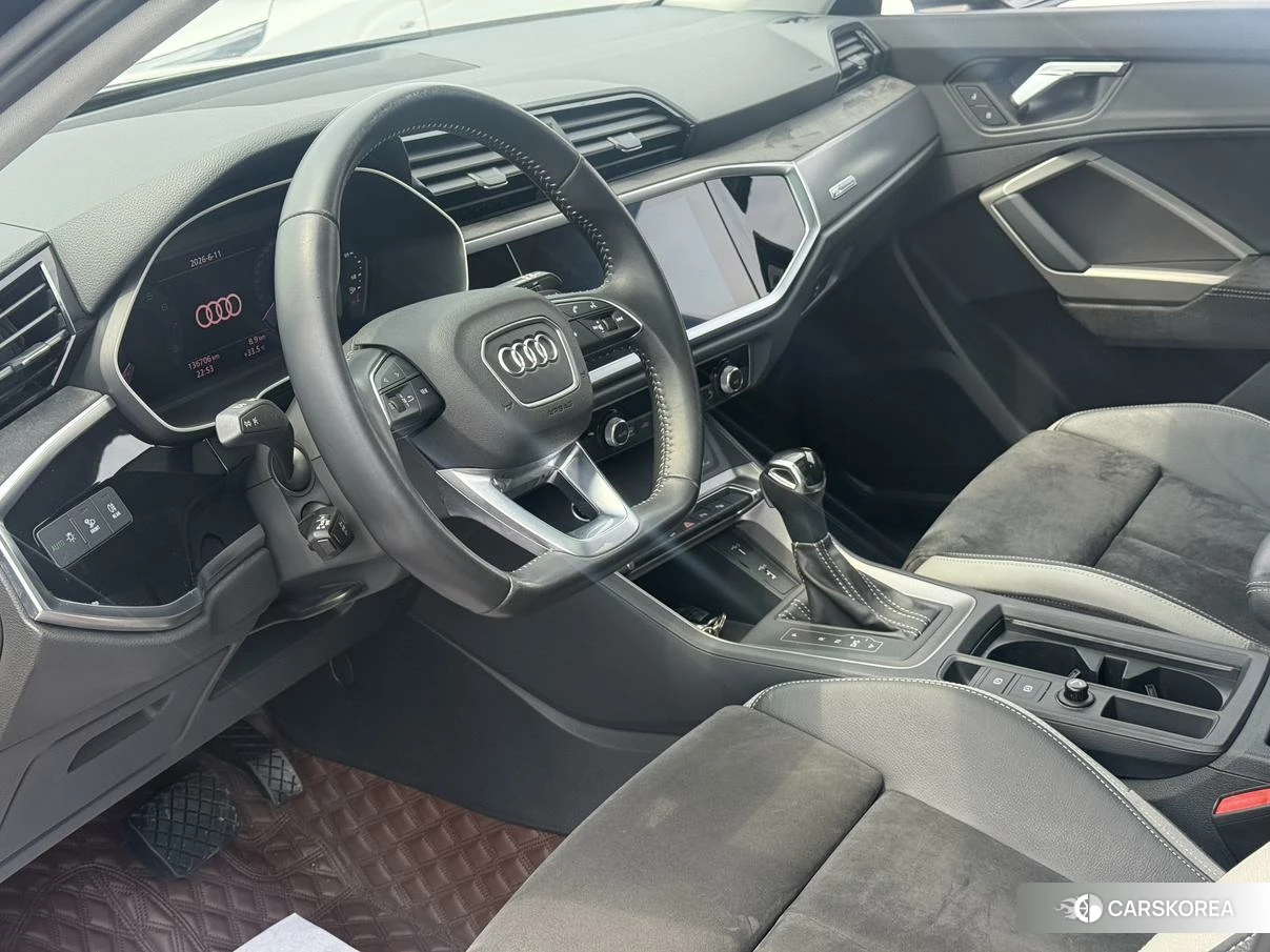 Audi Q3 2020 Темно-серый из Китая