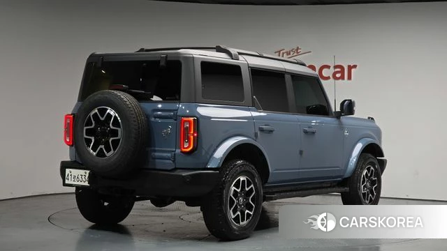 Ford Bronco 6th Generation 2023 Небесно-голубой из Кореи