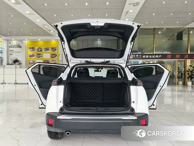 Peugeot 2008 2023 Белый из Китая