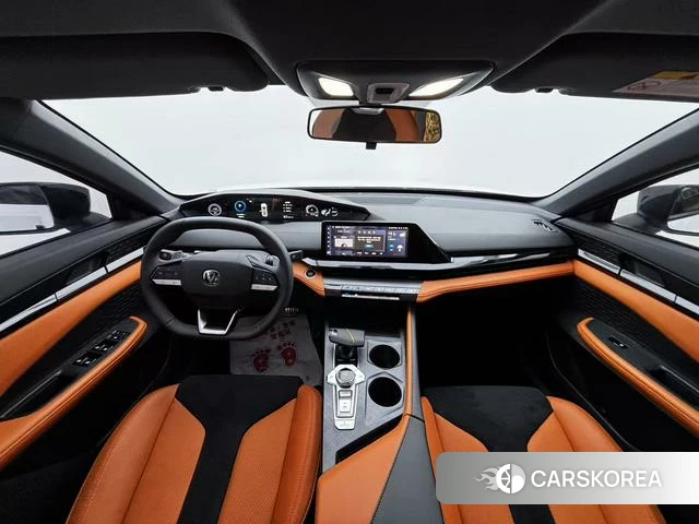 Chang'an UNI-V 2023 Белый из Китая