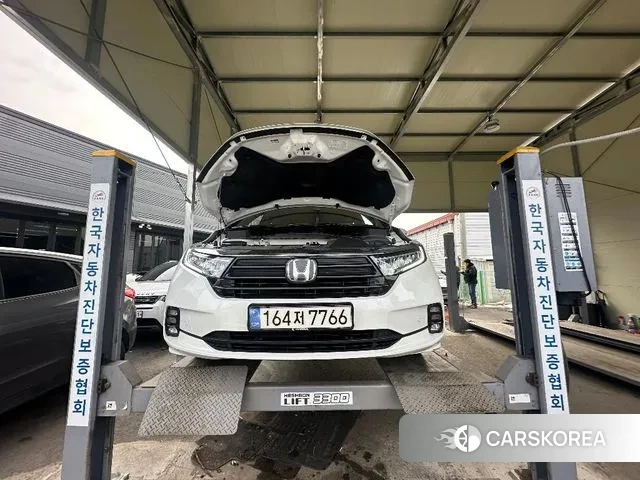 Honda Odyssey 2023 Белый из Кореи