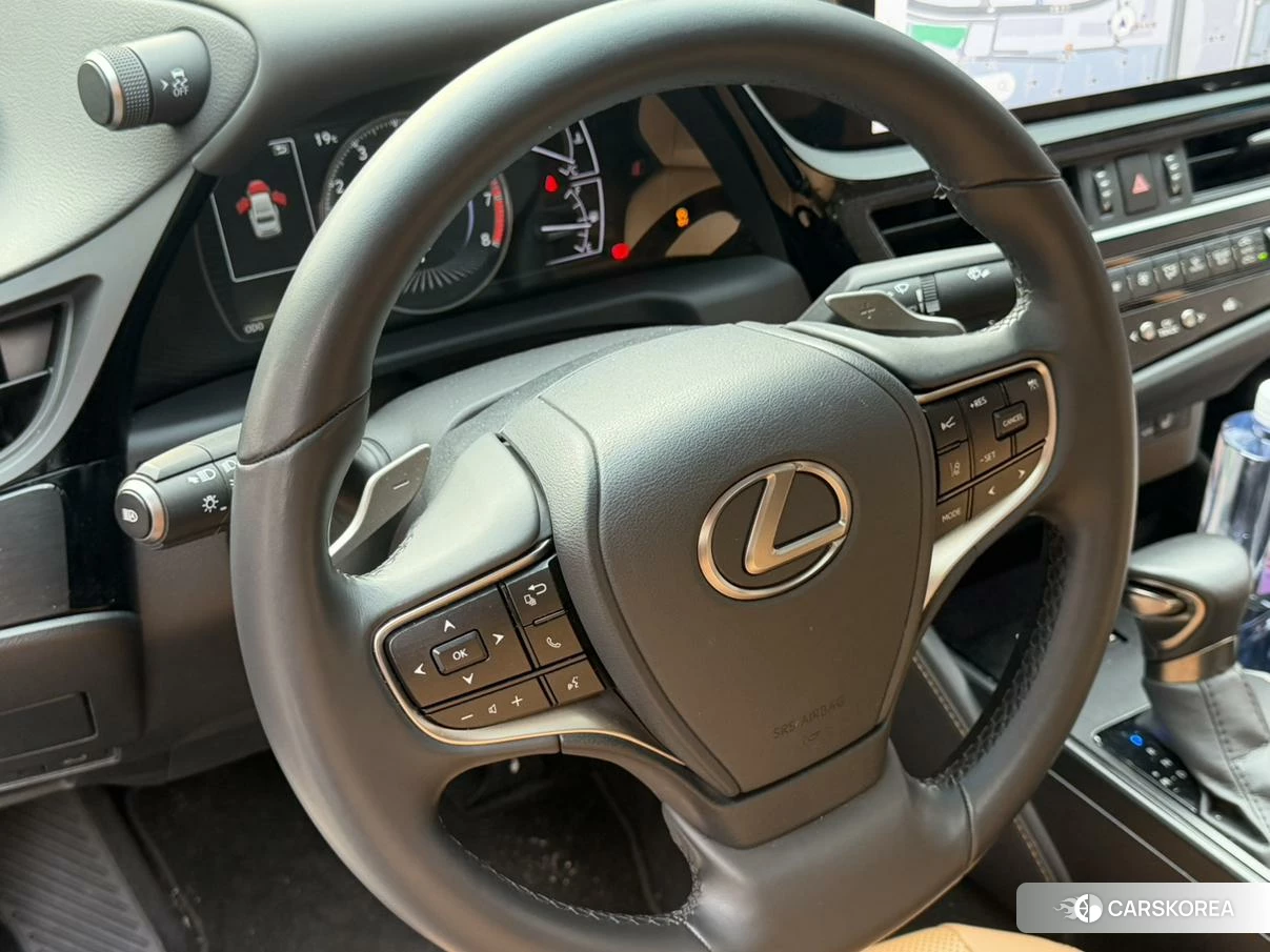 Lexus ES 2022 Серебристо-серый из Китая