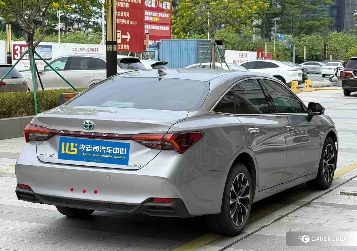 Toyota Avalon 2022 Серебристо-серый из Китая