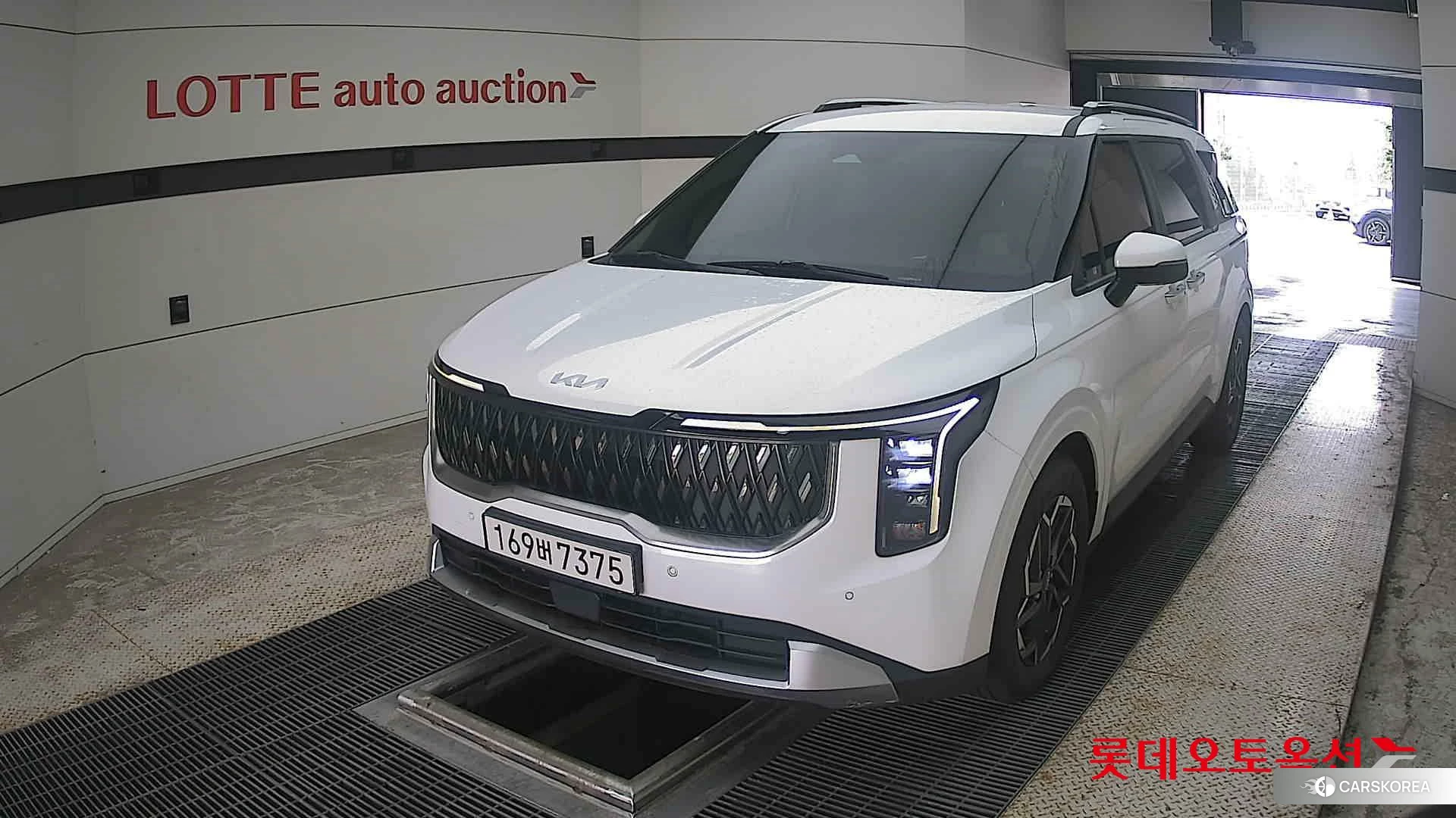 Kia Carnival 2024 Snow White Pearl из Кореи