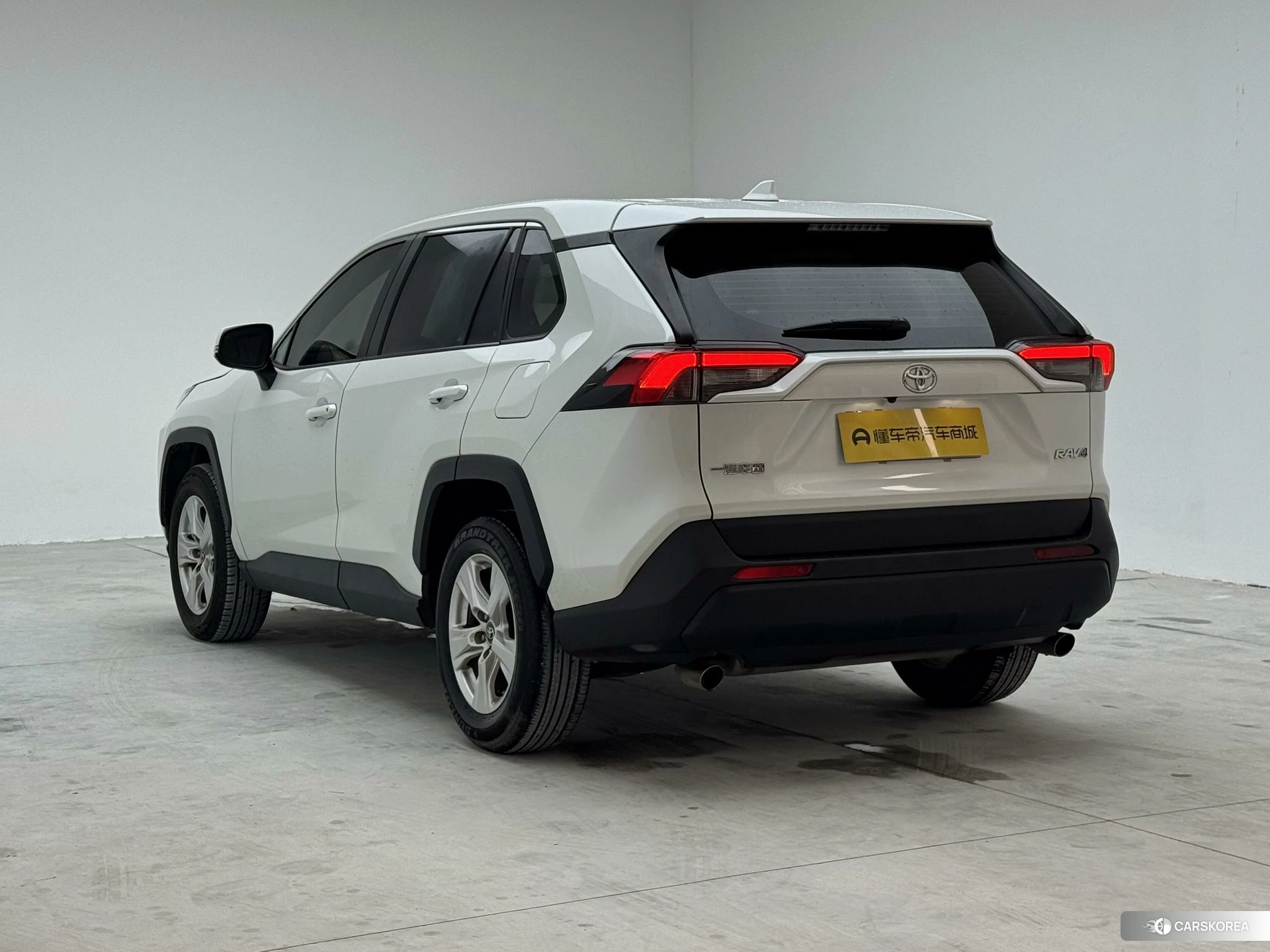 Toyota RAV4 Rongfang 2021 Белый из Китая