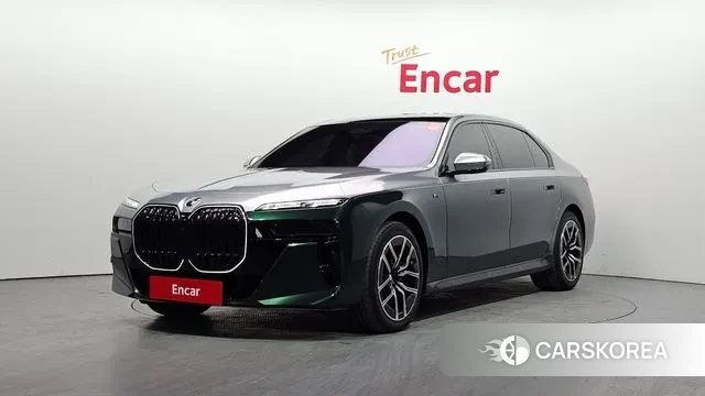 BMW 7 Series (G70) 2024 Серебряный двухцветный из Кореи