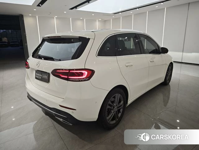 Mercedes-Benz Class B 2021 Белый из Китая