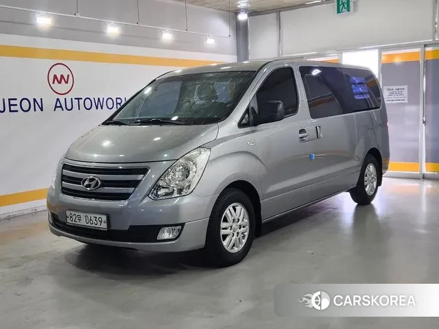Hyundai Grand Starex 2018 Серебристо-серый из Кореи