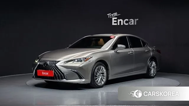 Lexus ES300h 7th generation 2022 Серебряный из Кореи