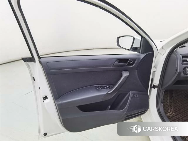 Volkswagen Santana 2021 Белый из Китая