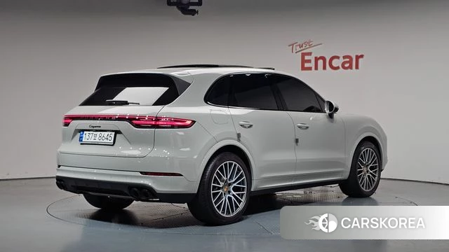 Porsche Cayenne (PO536) 2023 Жемчужный цвет из Кореи