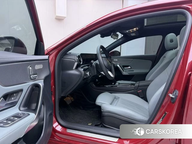 Mercedes-Benz Class A 2023 Красный из Китая