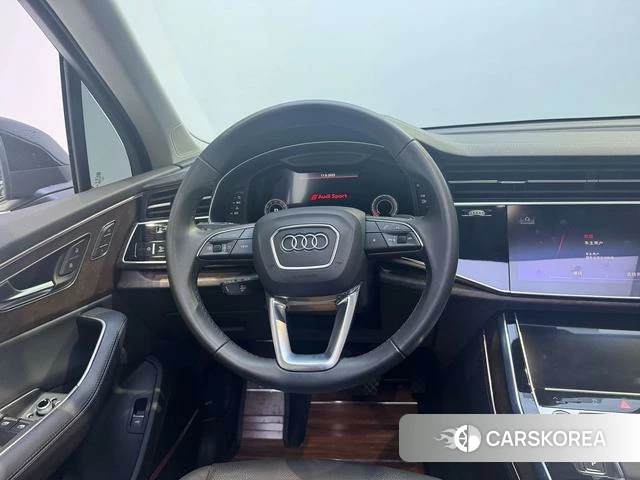 Audi Q7 2023 Черный из Китая