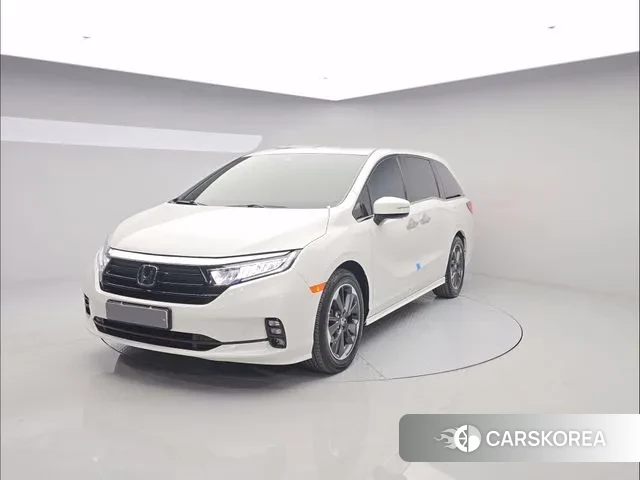 Honda Odyssey 2023 Белый из Кореи