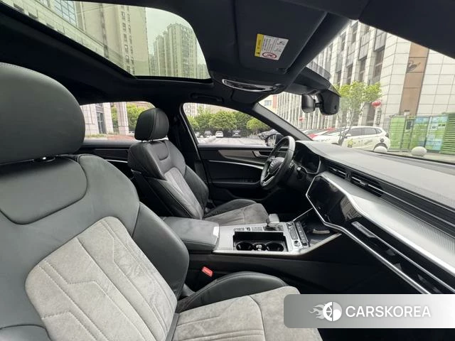 Audi A6L 2021 Черный из Китая