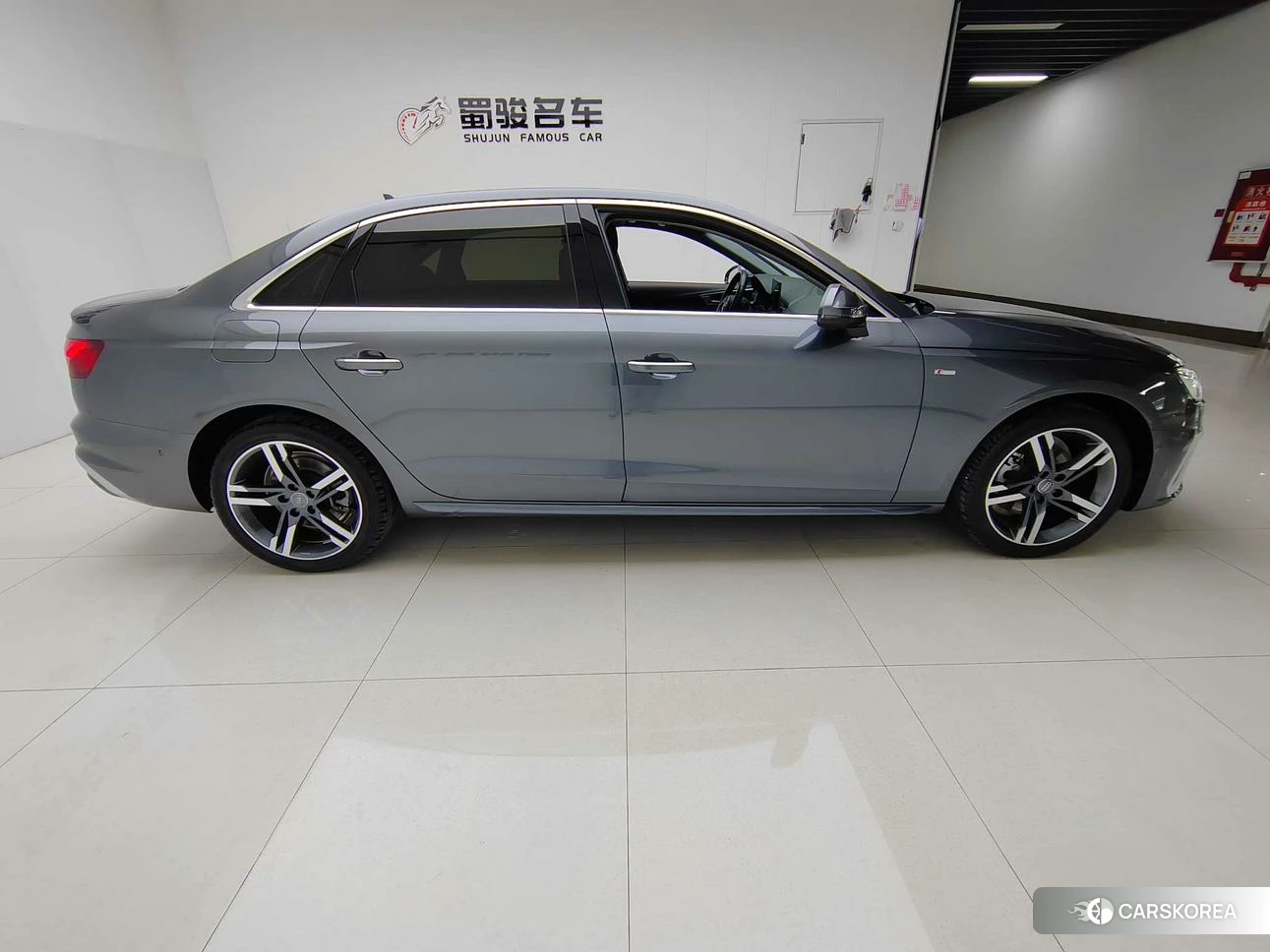 Audi A4L 2021 Темно-серый из Китая