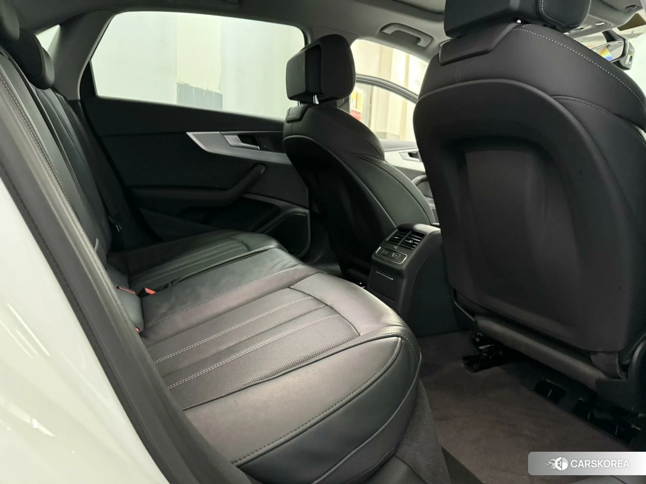Audi A4L 2023 Белый из Китая