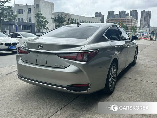 Lexus ES 2021 Серебристо-серый из Китая