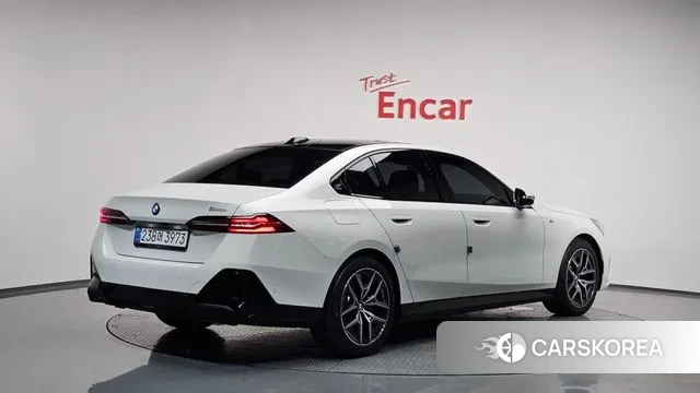 BMW 5 Series (G60) 2025 Белый из Кореи