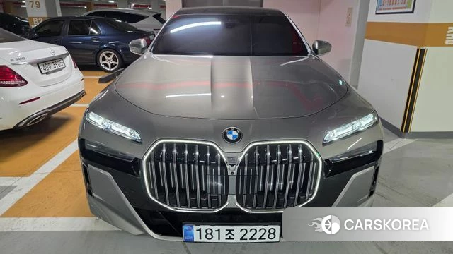 BMW 7 Series (G70) 2025 Золотой из Кореи