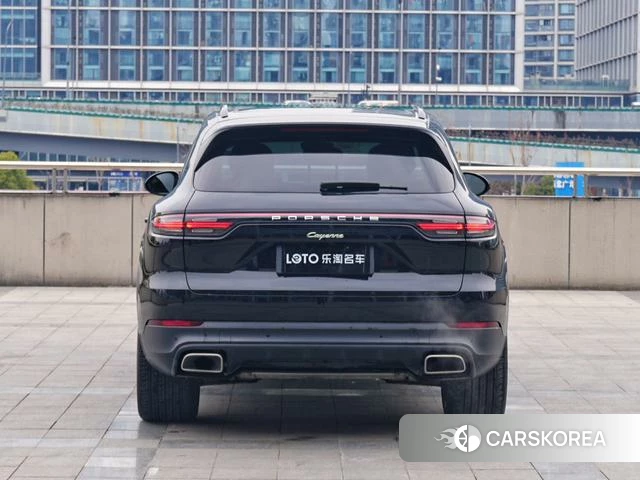 Porsche Cayenne E-Hybrid 2023 Черный из Китая