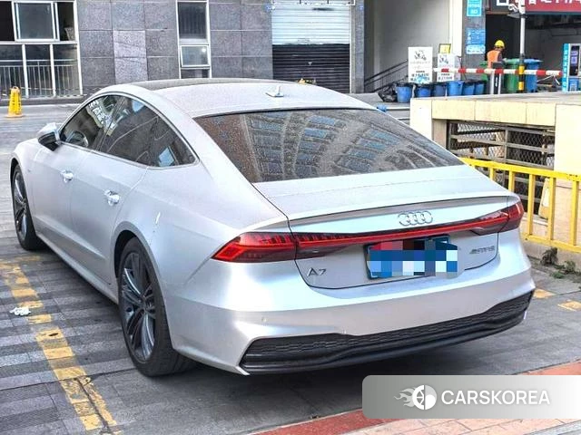 Audi A7 2023 Серебристо-серый из Китая