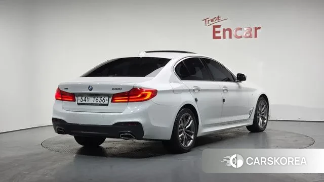 BMW 5 Series (G30) 2018 Белый из Кореи