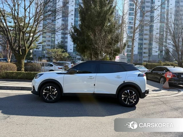 Peugeot e-2008 second generation 2022 Белый из Кореи