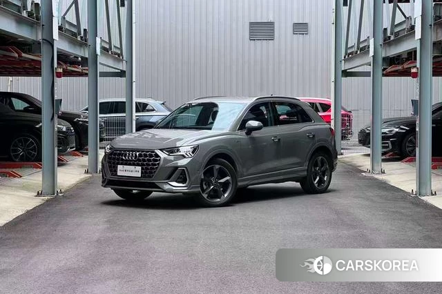 Audi Q3 2023 Темно-серый из Китая