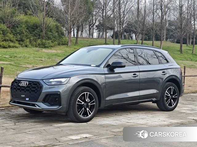 Audi Q5L 2021 Темно-серый из Китая