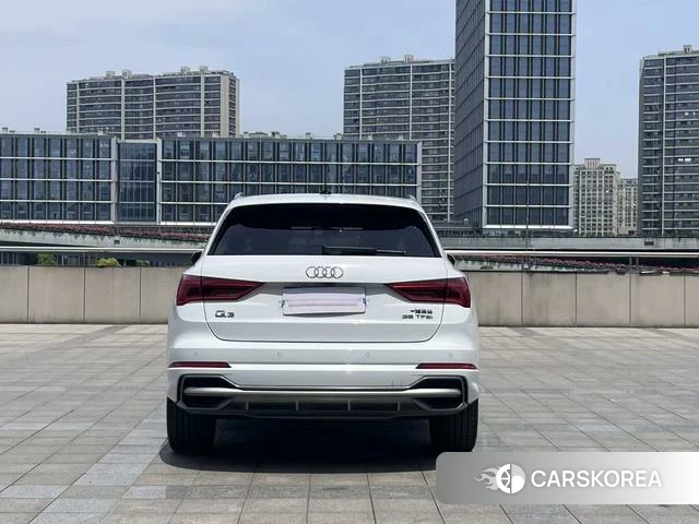Audi Q3 2023 Белый из Китая