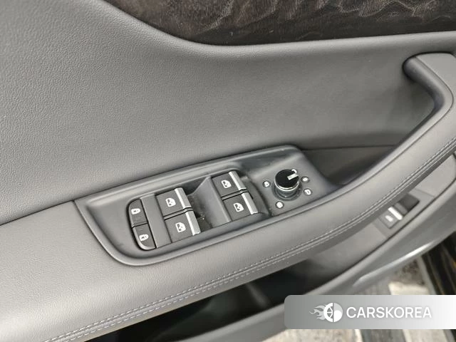 Audi Q8 2024 Черный из Китая
