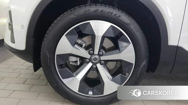 Volvo XC40 2025 Белый из Кореи
