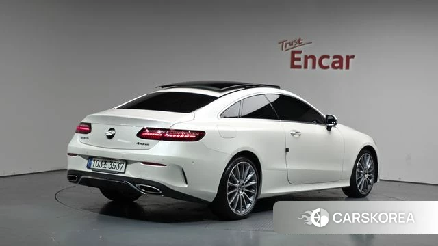 Mercedes-Benz E-Class W213 2021 Белый из Кореи