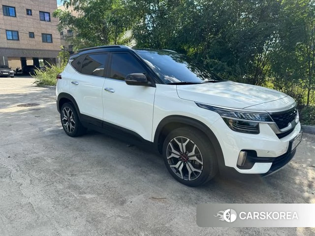 Kia Seltos 2022 Белый из Кореи