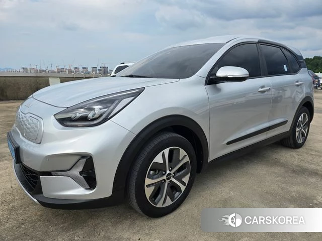 Kia Niro Plus 2023 Серебряный из Кореи