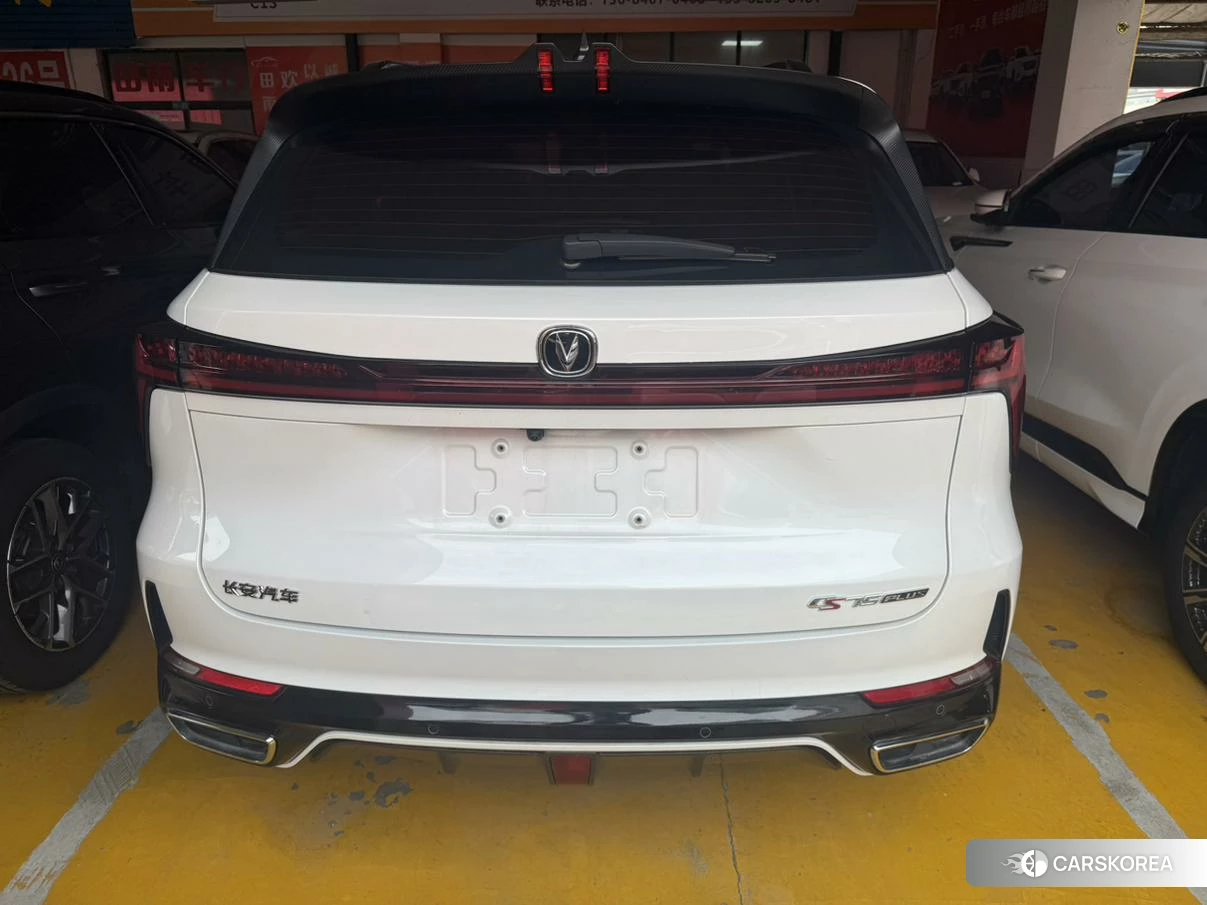 Chang'an CS75 PLUS 2023 Белый из Китая