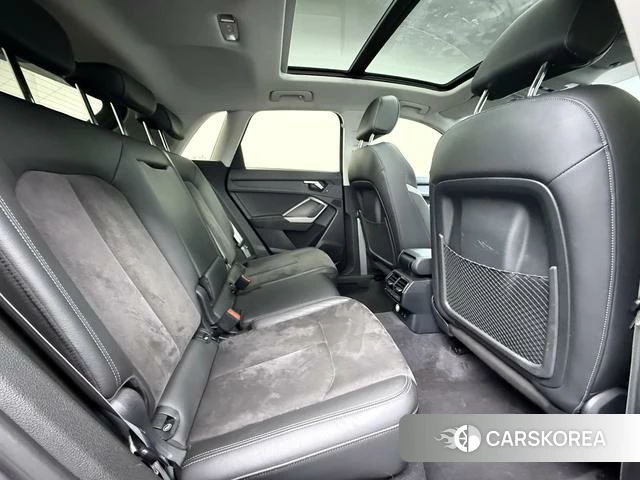 Audi Q3 2021 Темно-серый из Китая