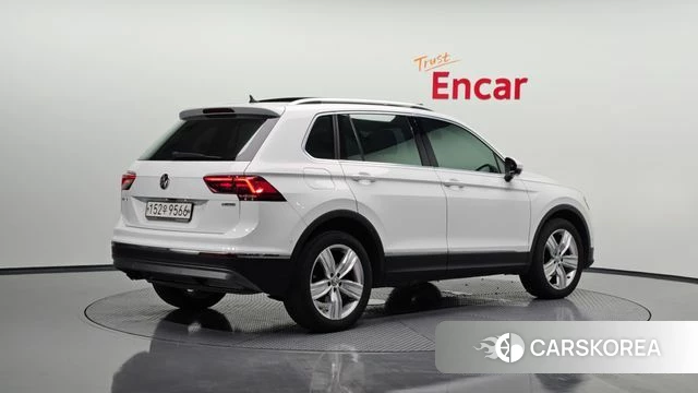 Volkswagen Tiguan second Generation 2020 Белый из Кореи